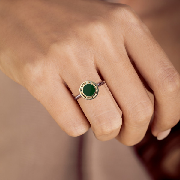 Joollion Charm Elegant Green - Large, φορεμένο σε Joolet Ring. Από επιχρυσωμένο ασήμι 925, συμβατό με όλα τα Joolets της Joolify.
