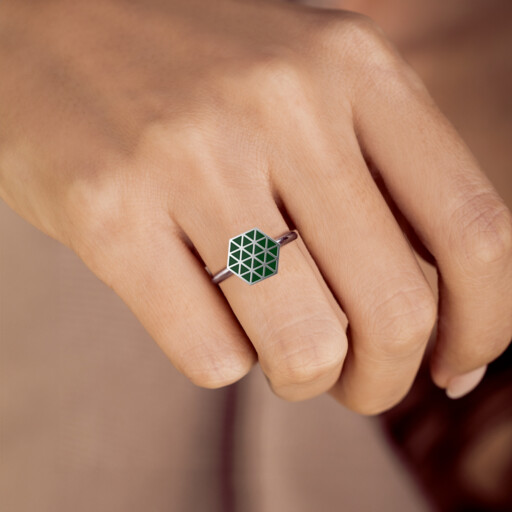 Joollion Charm Pop Hexagon Green, φορεμένο σε Joolet Ring. Επιπλατινωμένο ασήμι 925, συμβατό με όλα τα Joolets της Joolify.