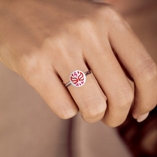 Joollion Charm Red Fenix, φορεμένο σε Joolet Ring. Επιπλατινωμένο ασήμι 925, συμβατό με όλα τα Joolets της Joolify.