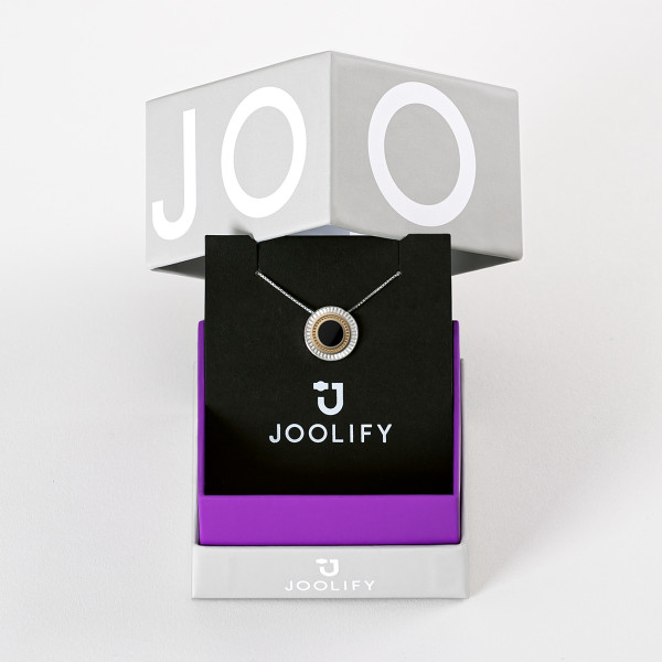 Joolet Κολιέ Packaging & Joollion Charm Elegant - Small, με μαύρο σμάλτο. Εναλλασσόμενο κόσμημα από επιχρυσωμένο ασήμι 925.