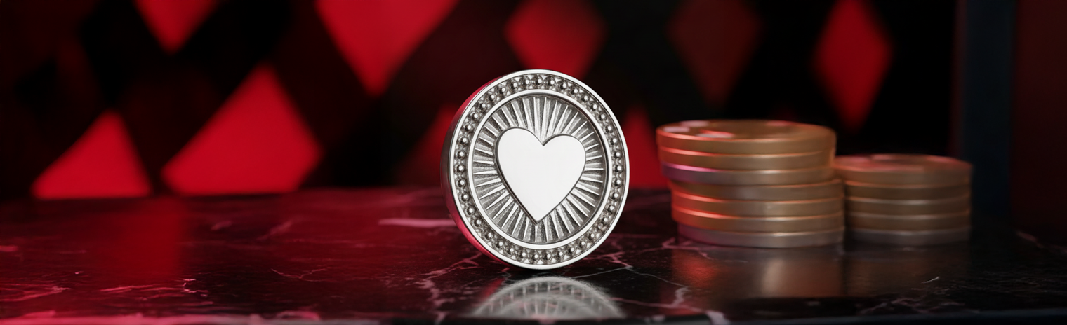 Joolify: Συλλογή Card Deck. Κοσμήματα με Σύμβολα Τράπουλας από Ανακυκλωμένο Ασήμι 925.