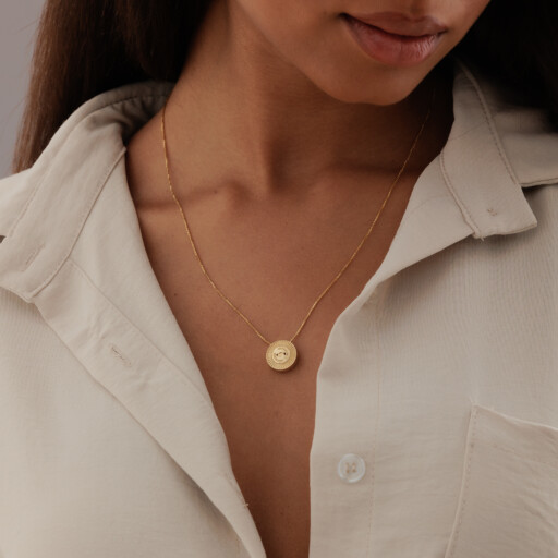 Ανακάλυψε εξατομικευμένα, βιώσιμα κοσμήματα από ανακυκλωμένο και επιπλατινωμένο ασήμι 925. Κοσμήματα για μια ζωή.